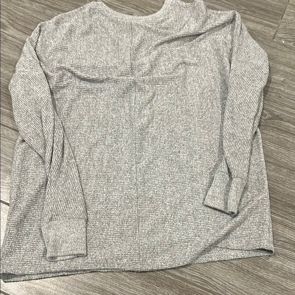 Time and Tru Gray Women's Top - Picture 7 of 7